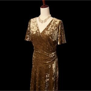 Ralph Lauren Women’s 8 crushed velvet gorgeous holiday gold formal midi dress